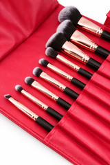 Makeup Brushes + Highlight Contour Palette ￼